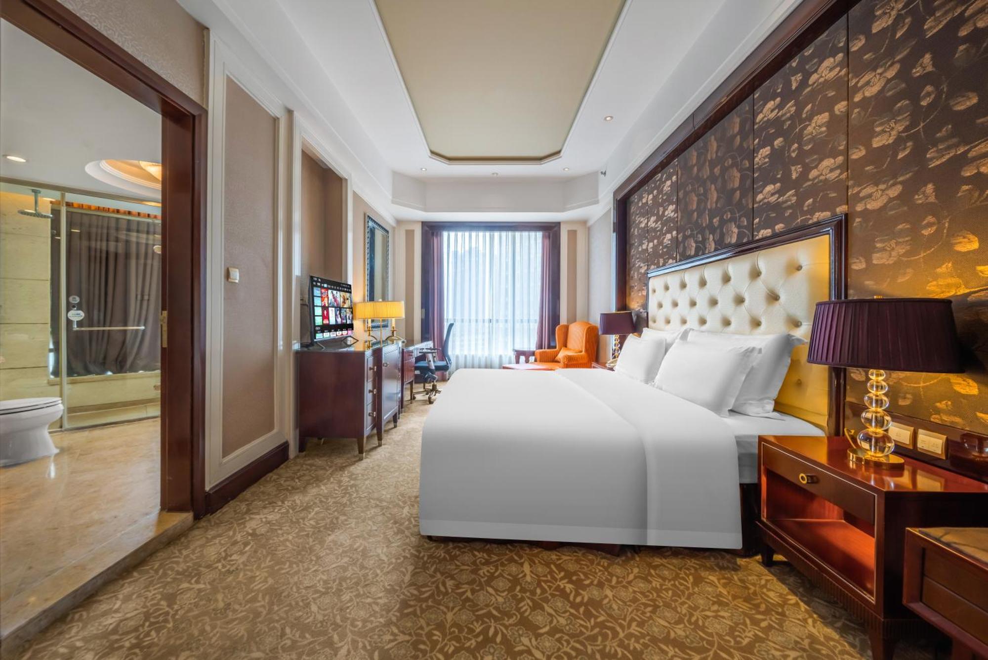 Wyndham Grand Plaza Royale Palace Chengdu Exterior photo