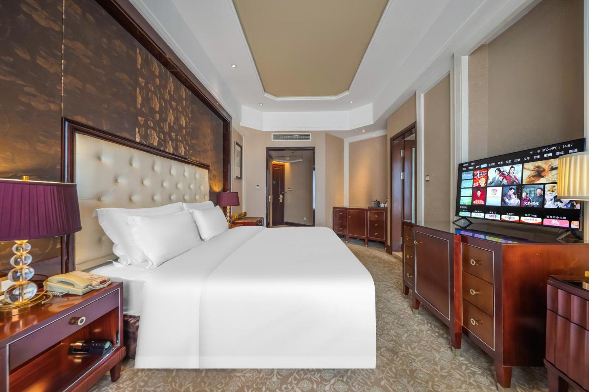 Wyndham Grand Plaza Royale Palace Chengdu Exterior photo