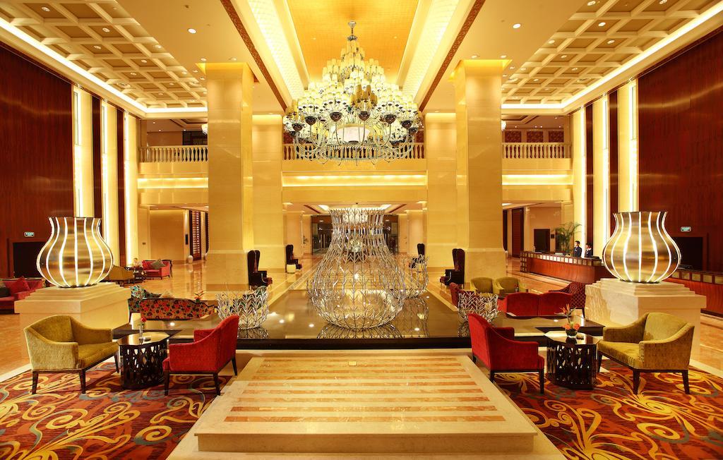 Wyndham Grand Plaza Royale Palace Chengdu Exterior photo