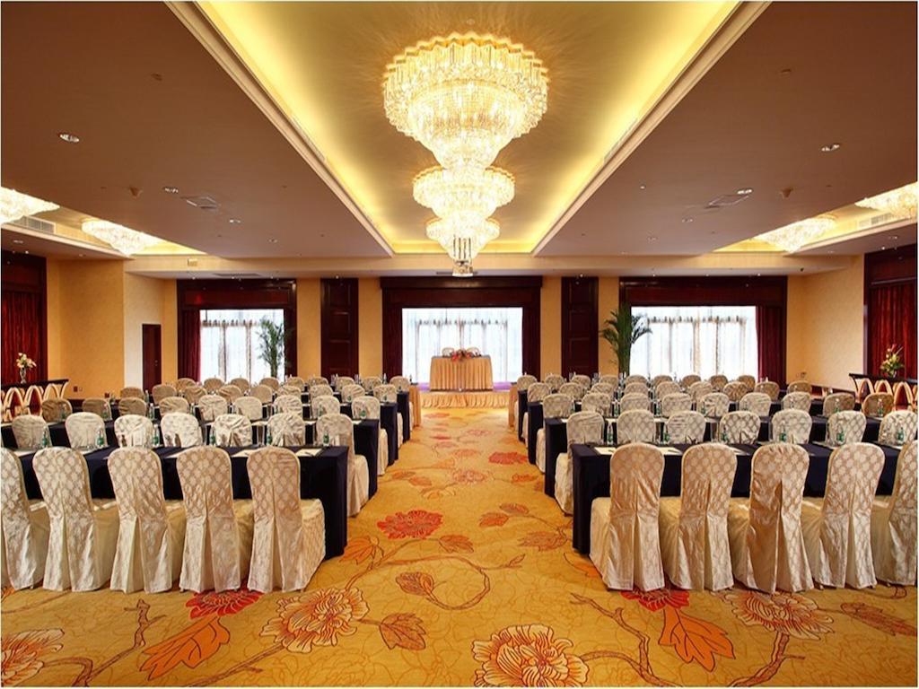 Wyndham Grand Plaza Royale Palace Chengdu Exterior photo