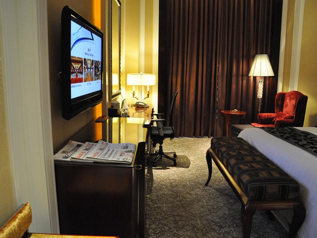 Wyndham Grand Plaza Royale Palace Chengdu Exterior photo